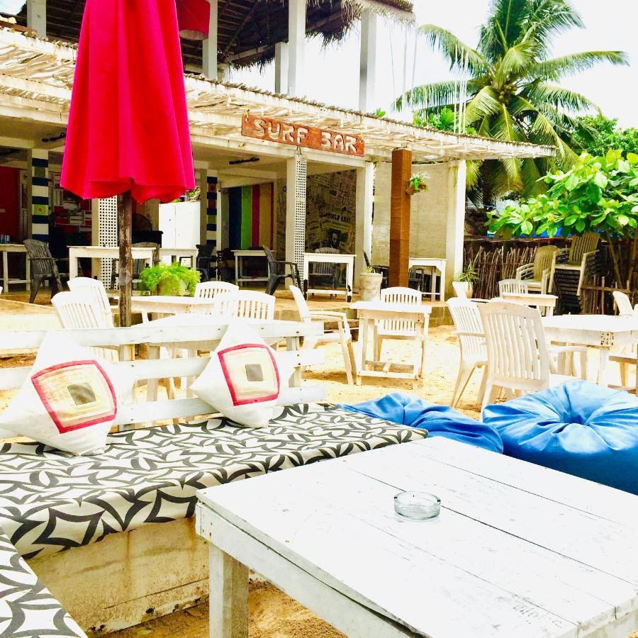 Surf Bar Mirissa Hotell Eksteriør bilde