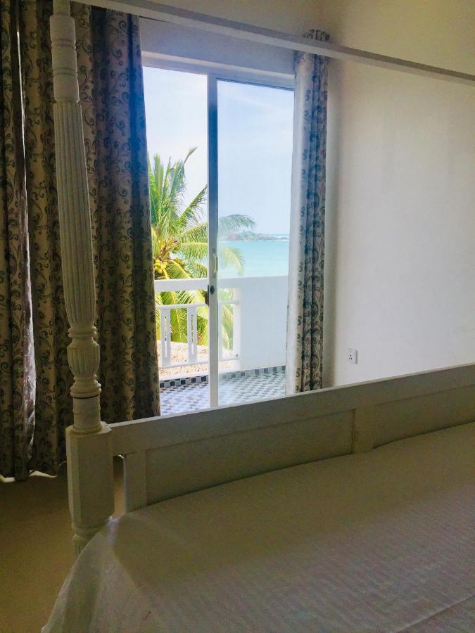Surf Bar Mirissa Hotell Eksteriør bilde