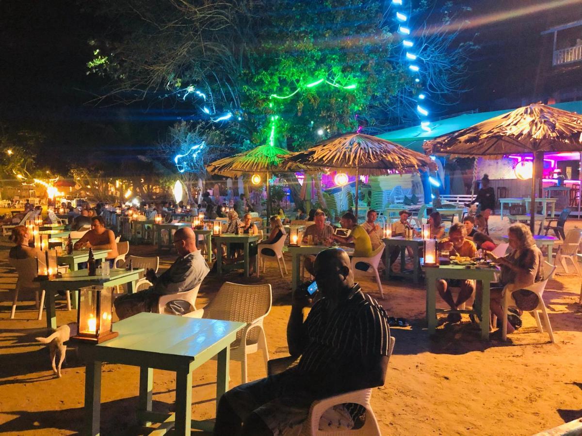 Surf Bar Mirissa Hotell Eksteriør bilde